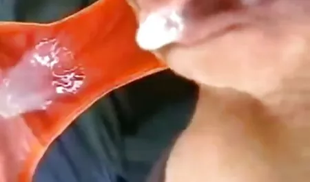 مرد محکم دختر را با عکس سکسی کون کوس کیر یک خروس بلند روی نیمکت پاره کرد