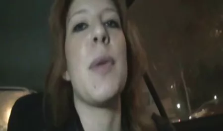 زن عکس کوسو کیر نگهبان را روی زنجیر گذاشت و به او اجازه داد سیگار بکشد