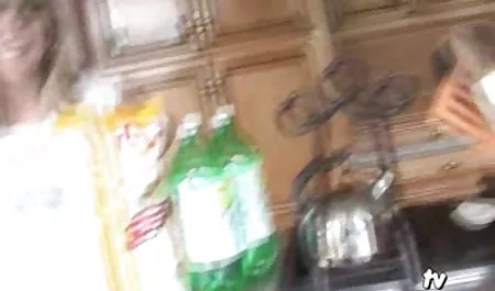 با روشن شدن رابطه ، دختر به جمع دوست دختر خود كمك کیر توکون خفن كرد