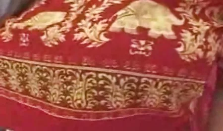 Sraponessa مقعد بلوند در نزدیکی درخت عکس سکسی کیردراز کریسمس fucks می کند